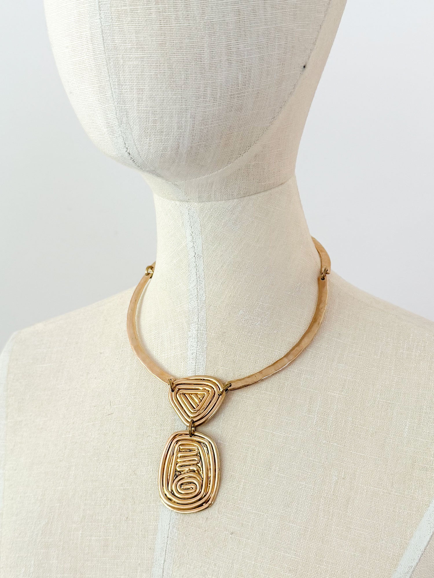 CERCE V NECKLACE