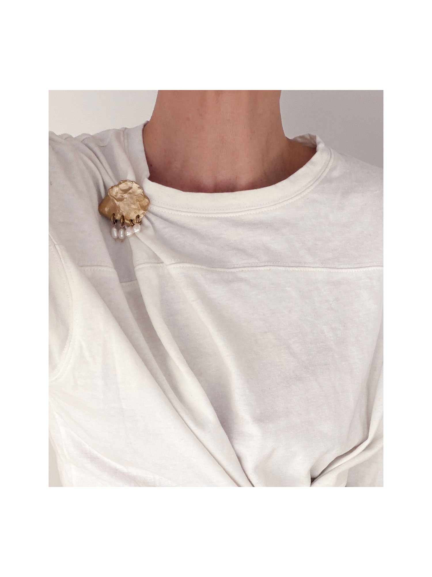 PEARL BROOCH VI