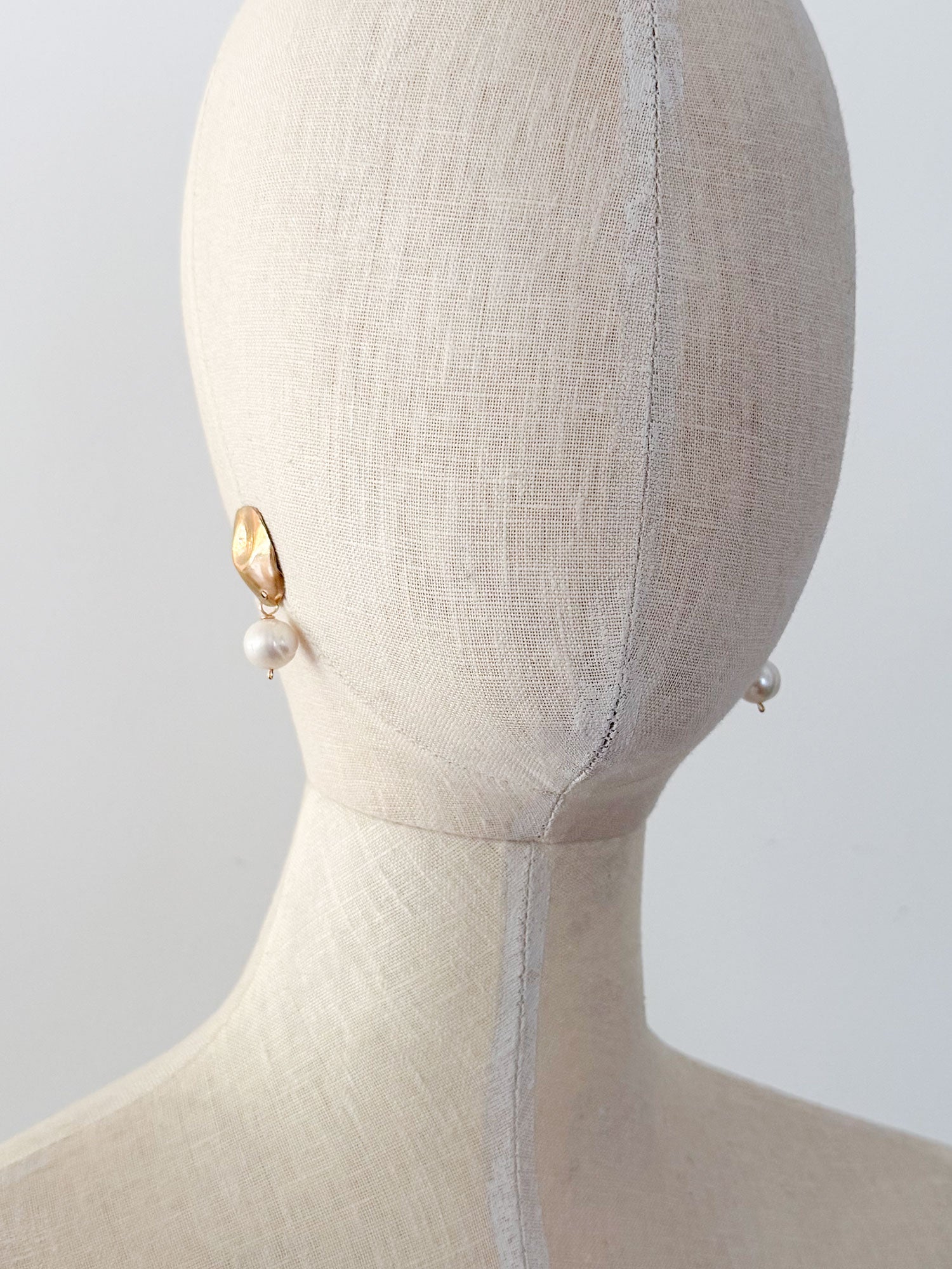 ETEL SMOOTH (PEARL) EARRINGS