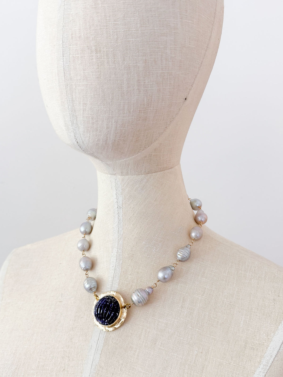 LEDA NECKLACE