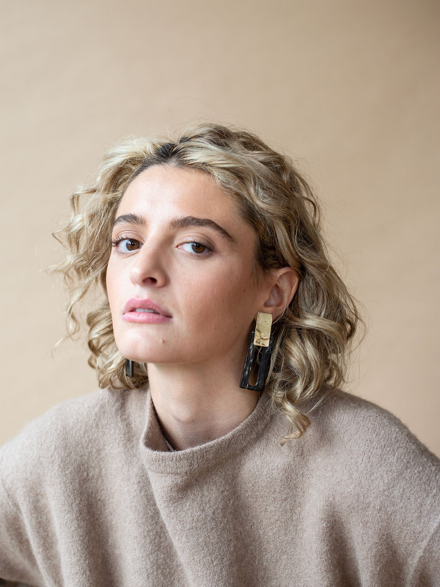 Pair of earrings with black horn rectangular design and brass details by Michelle Ross