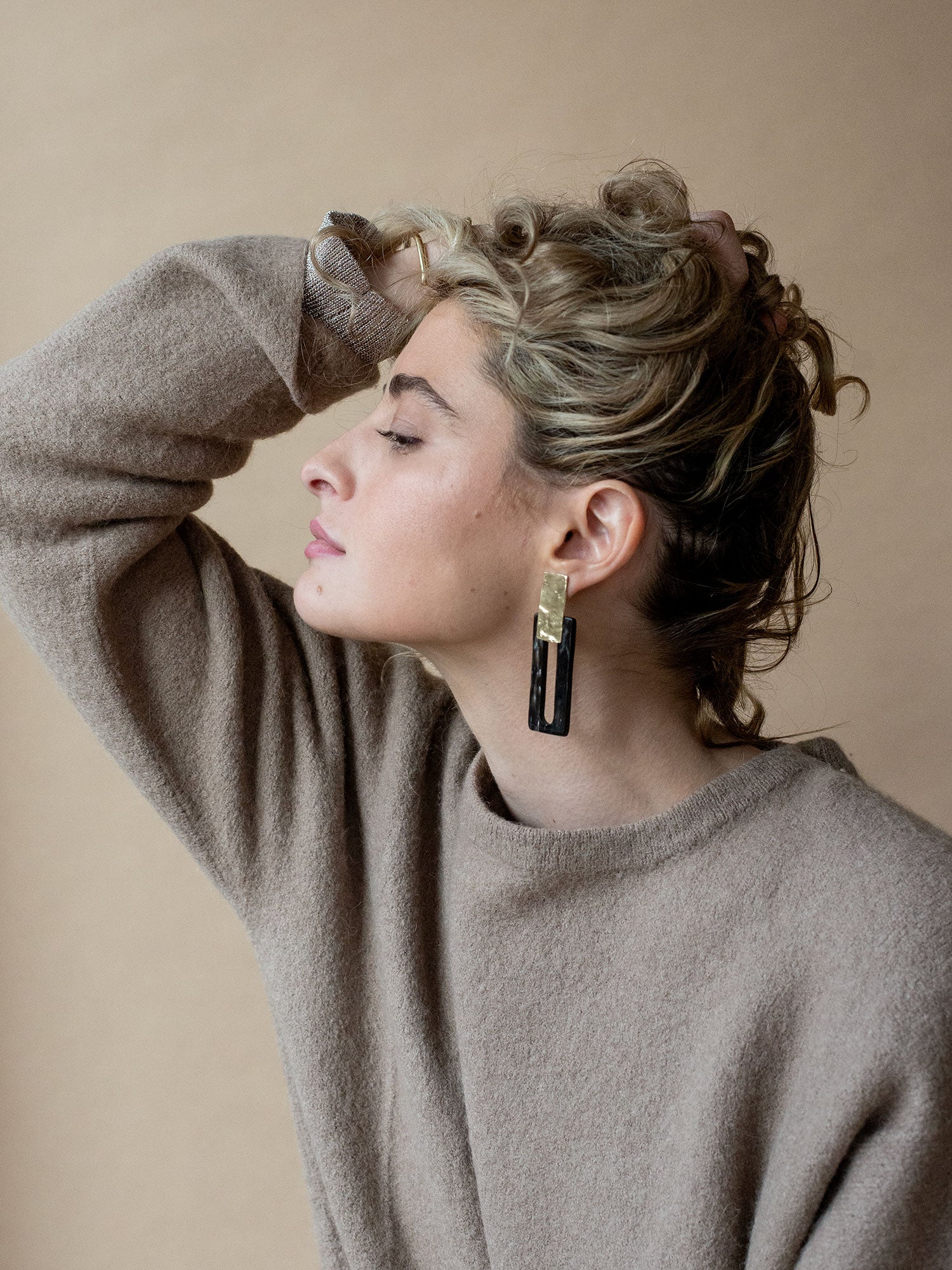 Pair of earrings with marbled black horn rectangular design and brass details by Michelle Ross