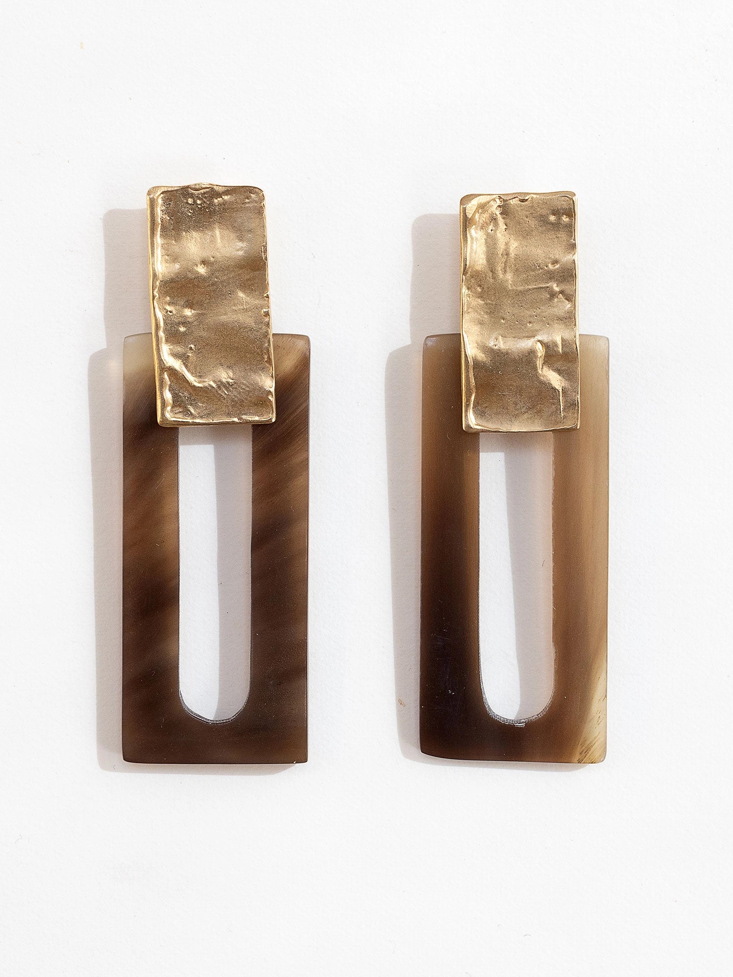 Pair of earrings with camel brown horn rectangular design and brass details by Michelle Ross