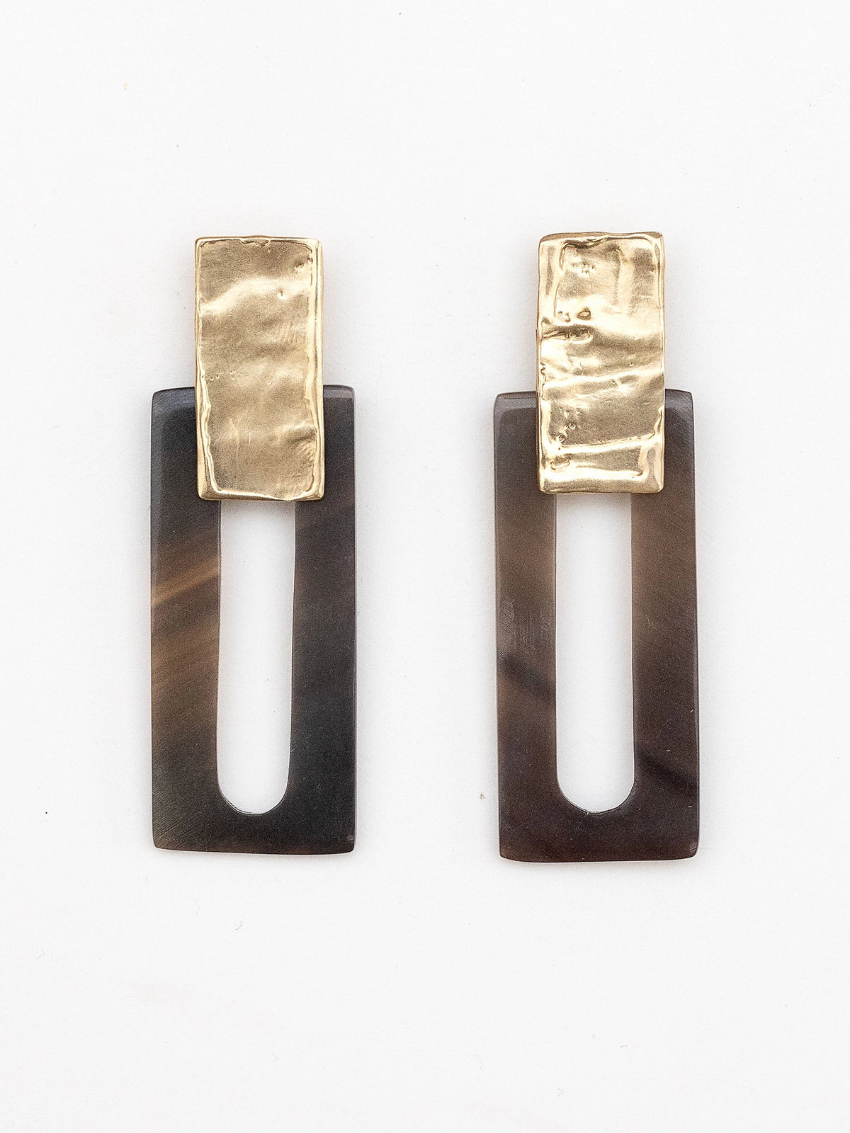 Pair of earrings with brown horn rectangular design and brass details by Michelle Ross