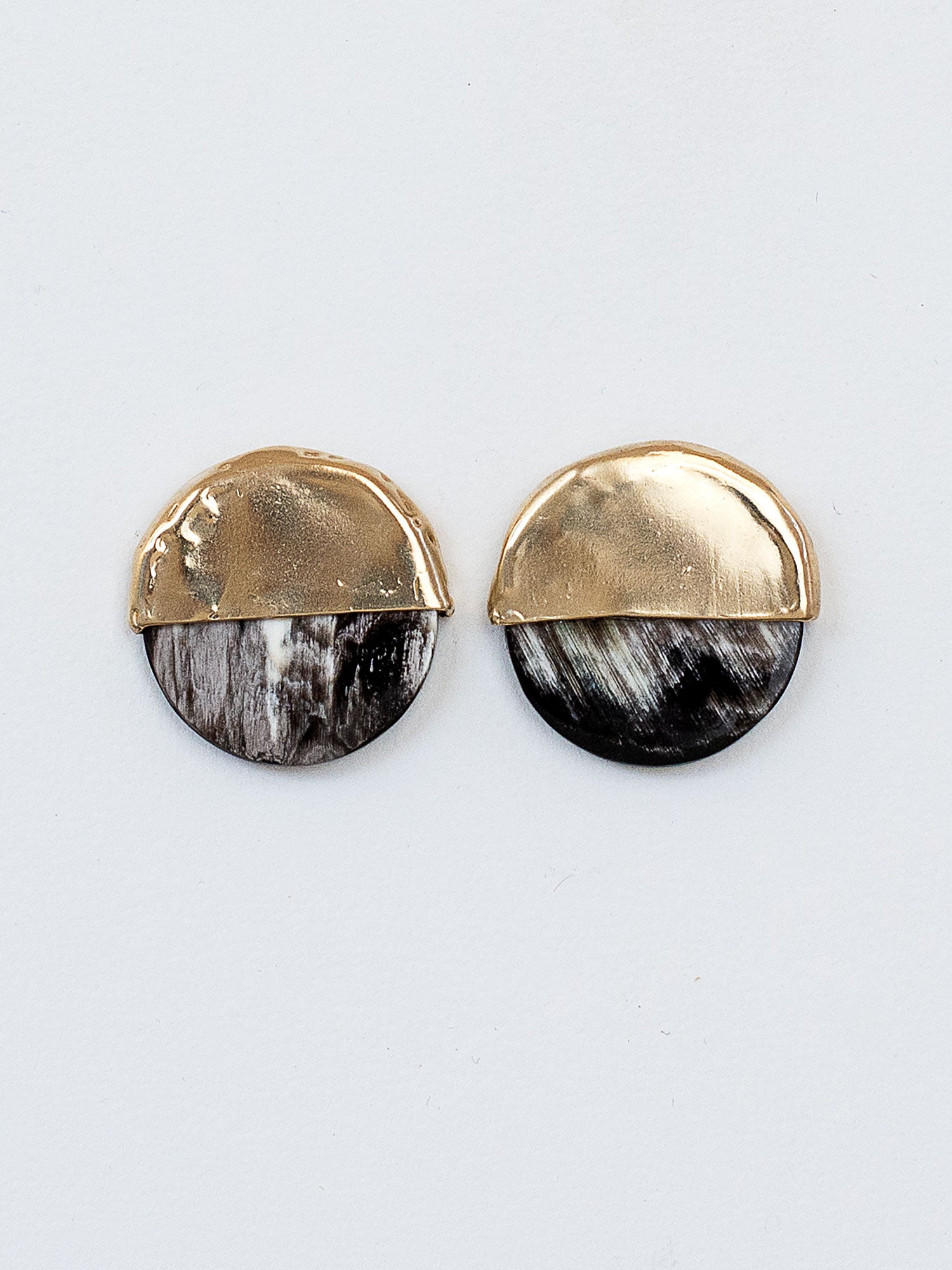 Oro Brown Horn & Brass Stud Circular Earrings by Michelle Ross