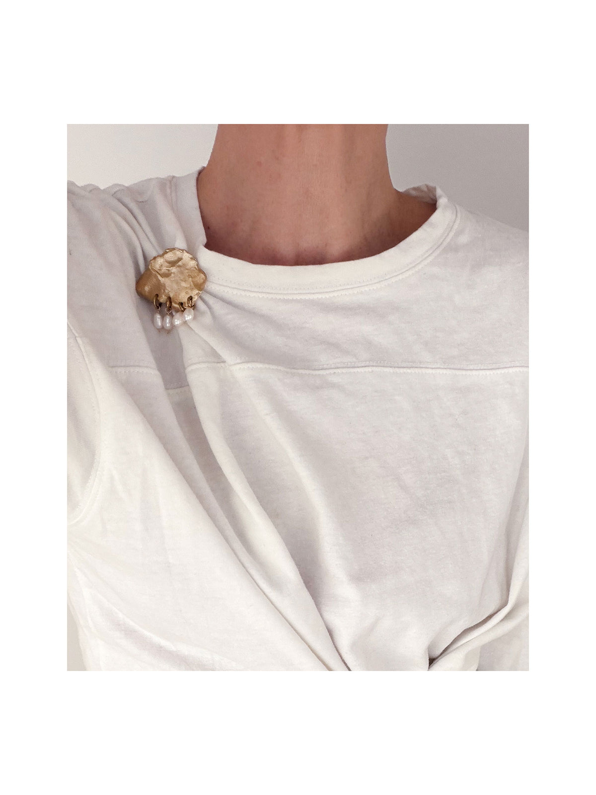 PEARL BROOCH VI