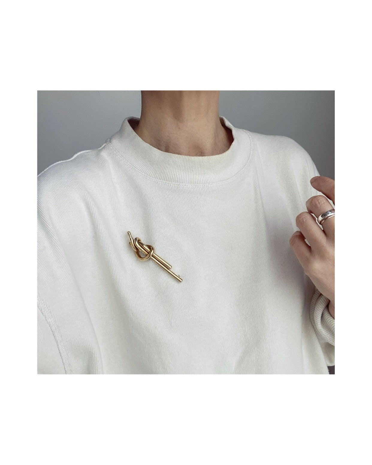 KNOT BROOCH I