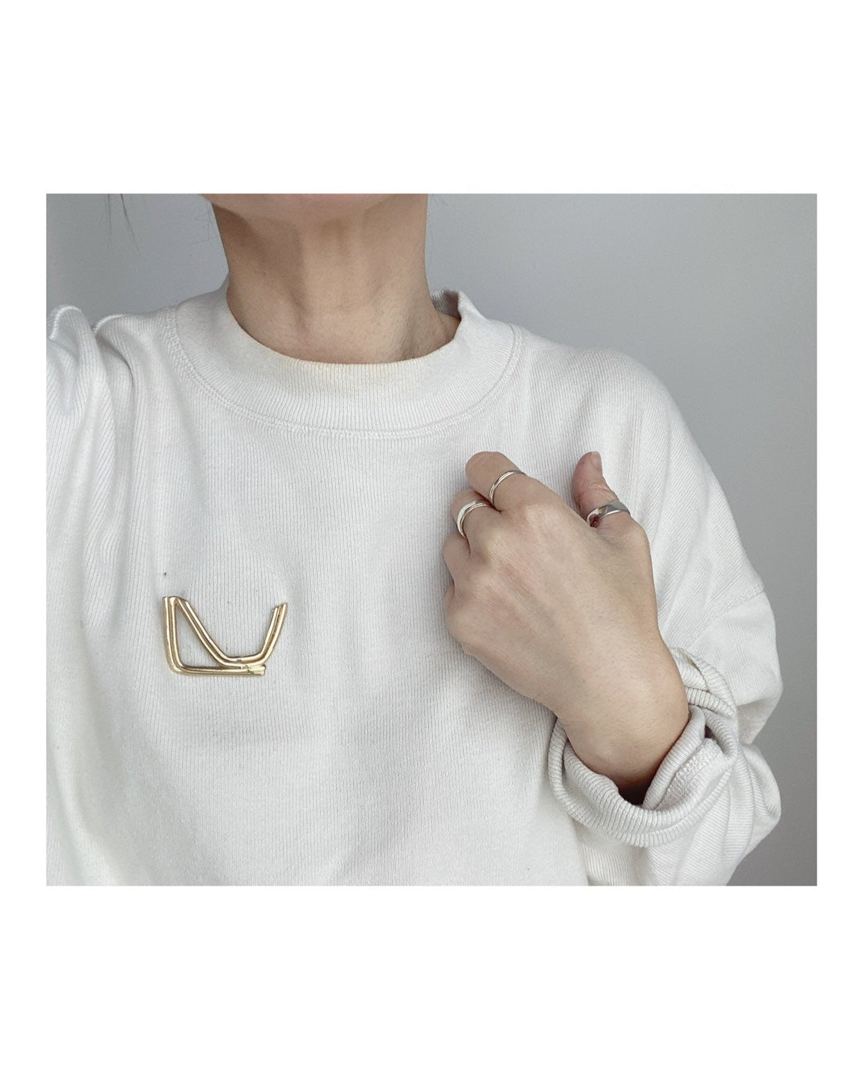 LINE BROOCH